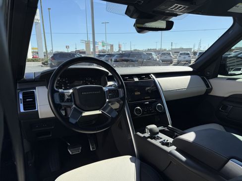 Used 2021 Land Rover Discovery S R-Dynamic image 16