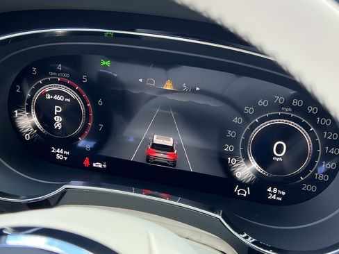 Certified 2025 Bentley Bentayga image 31