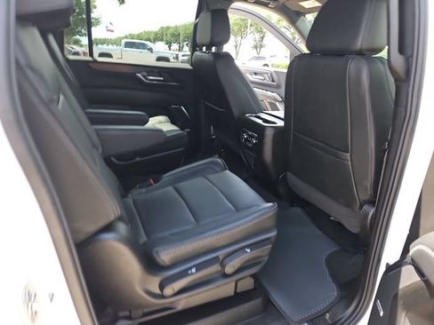 Used 2025 GMC Yukon XL Denali AWD/4WD image 26