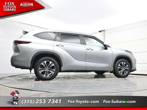 Used 2024 Toyota Highlander XLE image 19