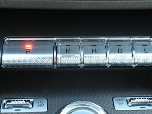 Used 2025 Lincoln Nautilus Premier image 23