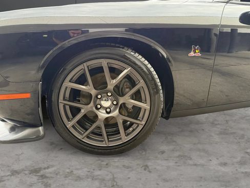 Used 2016 Dodge Challenger R/T Scat Pack w/ Leather Interior Group RWD image 43