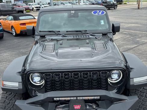 Used 2024 Jeep Wrangler Unlimited Sport AWD/4WD image 3