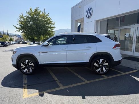 New 2026 Volkswagen Atlas Cross Sport SE w/ Panoramic Sunroof Package AWD/4WD image 6