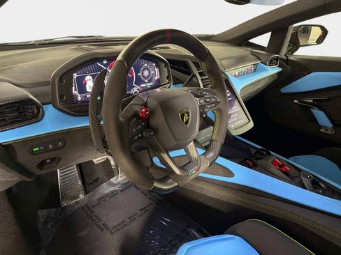 Used 2025 Lamborghini Revuelto AWD/4WD image 34
