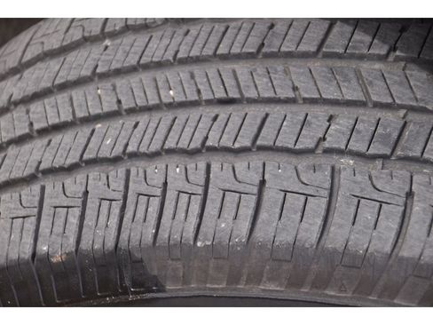 Used 2023 Chrysler Pacifica Limited w/ Uconnect Theater Family Group image 11