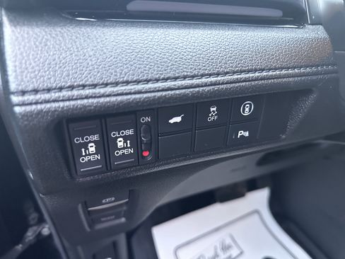 Used 2023 Honda Odyssey Elite image 14