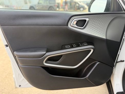 Used 2020 Kia Soul LX FWD image 24