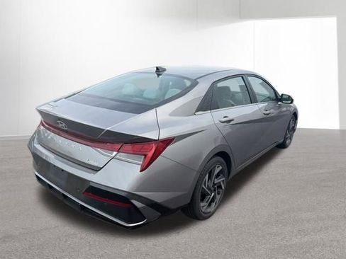 Used 2024 Hyundai Elantra Limited image 6