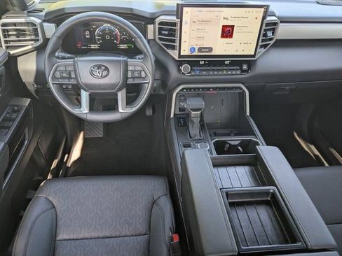 Used 2025 Toyota Tundra Limited AWD/4WD image 19