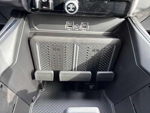 New 2026 RAM 3500 Laramie AWD/4WD image 37