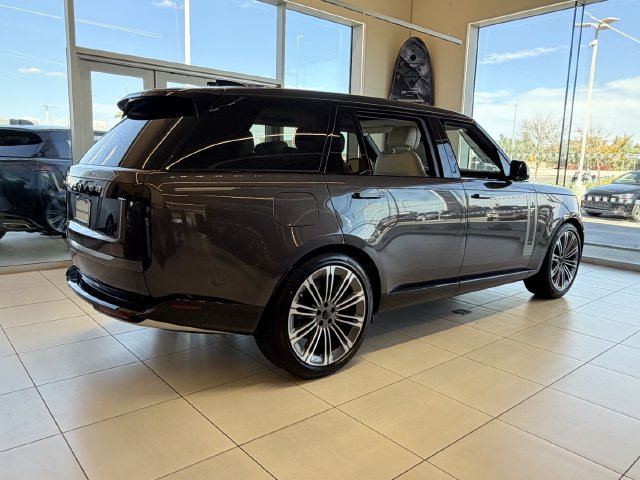 New 2026 Land Rover Range Rover Long Wheelbase SE AWD/4WD image 17