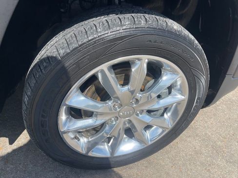 Used 2015 Jeep Cherokee Limited w/ Luxury Group AWD/4WD image 13
