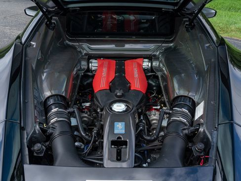Used 2018 Ferrari 488 GTB RWD image 13