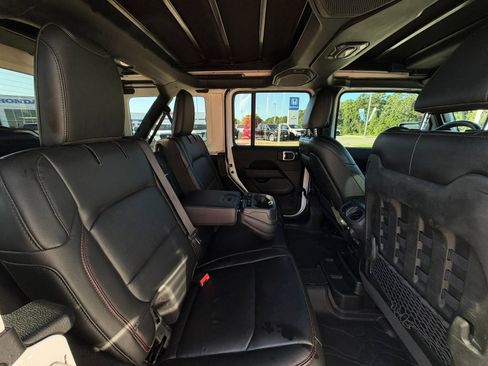 Used 2023 Jeep Wrangler Unlimited Rubicon AWD/4WD image 31