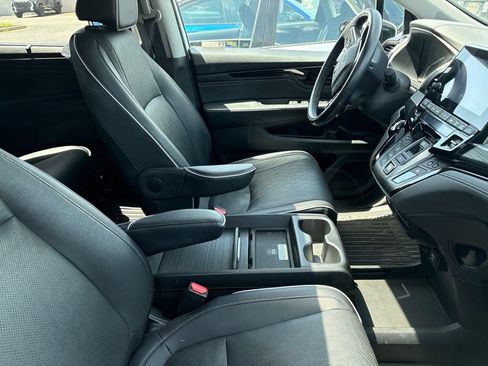 Used 2022 Honda Odyssey Elite image 3