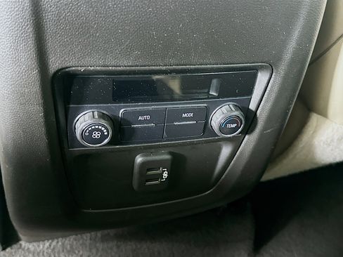 Used 2019 Buick Enclave Essence image 28