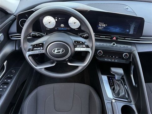 Used 2024 Hyundai Elantra SEL image 10
