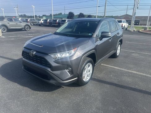 Used 2021 Toyota RAV4 XLE w/ Convenience Package AWD/4WD image 4