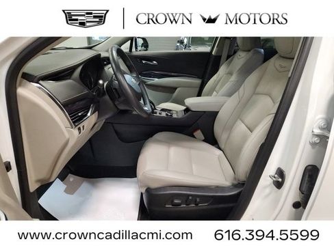 Certified 2023 Cadillac XT4 Luxury w/ Driver Awareness Package FWD image 11