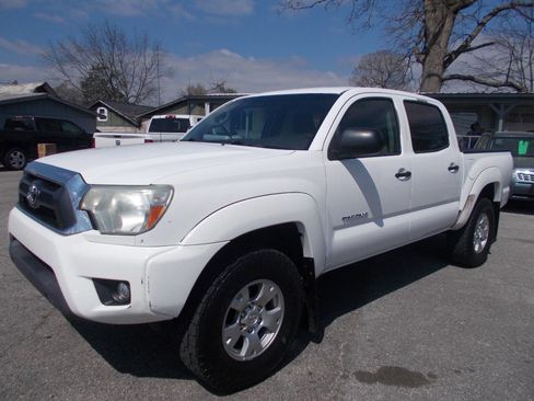 Used 2015 Toyota Tacoma 4x4 Double Cab w/ SR5 Package image 1