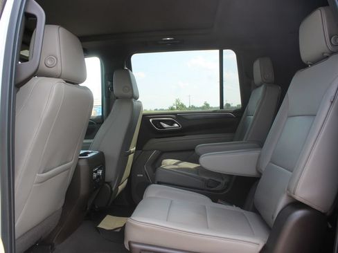 Used 2022 GMC Yukon XL SLT w/ SLT Premium Package RWD image 29
