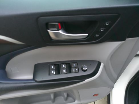 Used 2015 Toyota Highlander Limited Platinum image 28