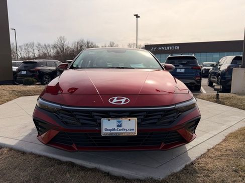Used 2025 Hyundai Elantra Limited FWD image 13