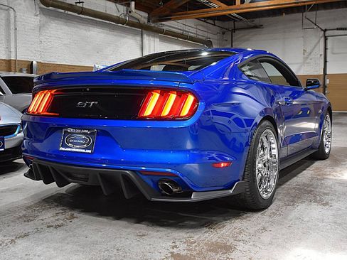 Used 2017 Ford Mustang GT w/ GT Performance Package RWD image 5