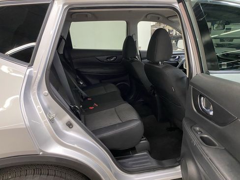 Used 2018 Nissan Rogue SV image 11