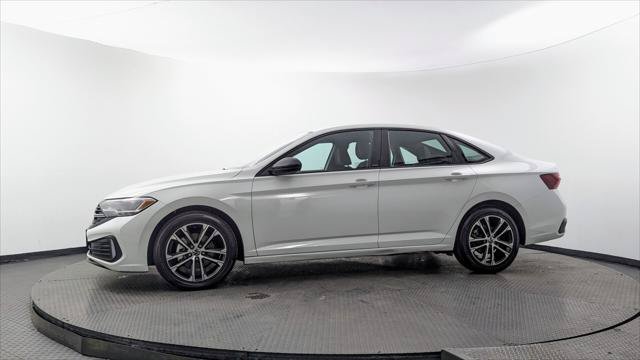 Used 2024 Volkswagen Jetta Sport FWD image 3