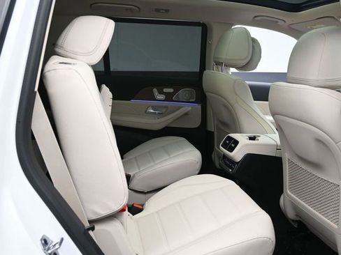 Used 2026 Mercedes-Benz GLS 450 4MATIC image 31