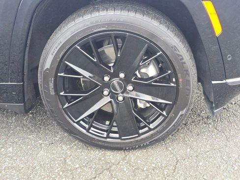 Used 2024 Jeep Wagoneer S image 9