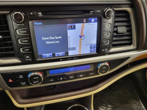 Used 2017 Toyota Highlander Limited Platinum w/ Carpet Mat Package AWD/4WD image 8