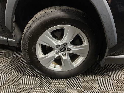Used 2019 Toyota RAV4 XLE AWD/4WD image 39