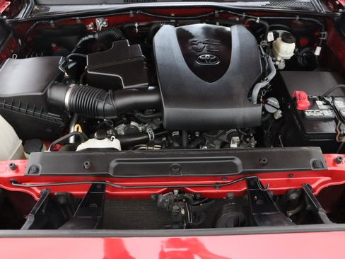 Used 2021 Toyota Tacoma TRD Sport w/ Technology Package image 38