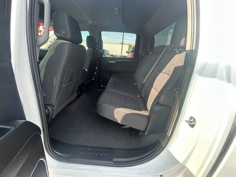 Used 2024 Chevrolet Silverado 3500 LT image 6