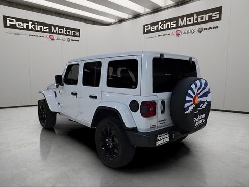 Used 2025 Jeep Wrangler Unlimited Sahara w/ Safety Group AWD/4WD image 3