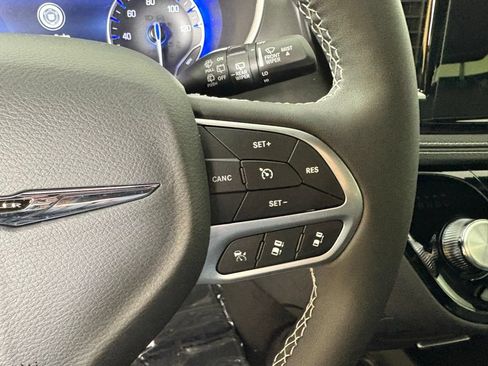 New 2026 Chrysler Pacifica Select FWD image 21
