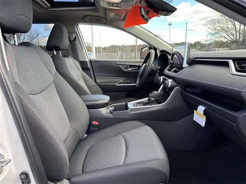 Used 2025 Toyota RAV4 XLE image 12