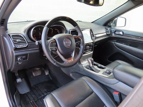 Certified 2019 Jeep Grand Cherokee Overland image 22