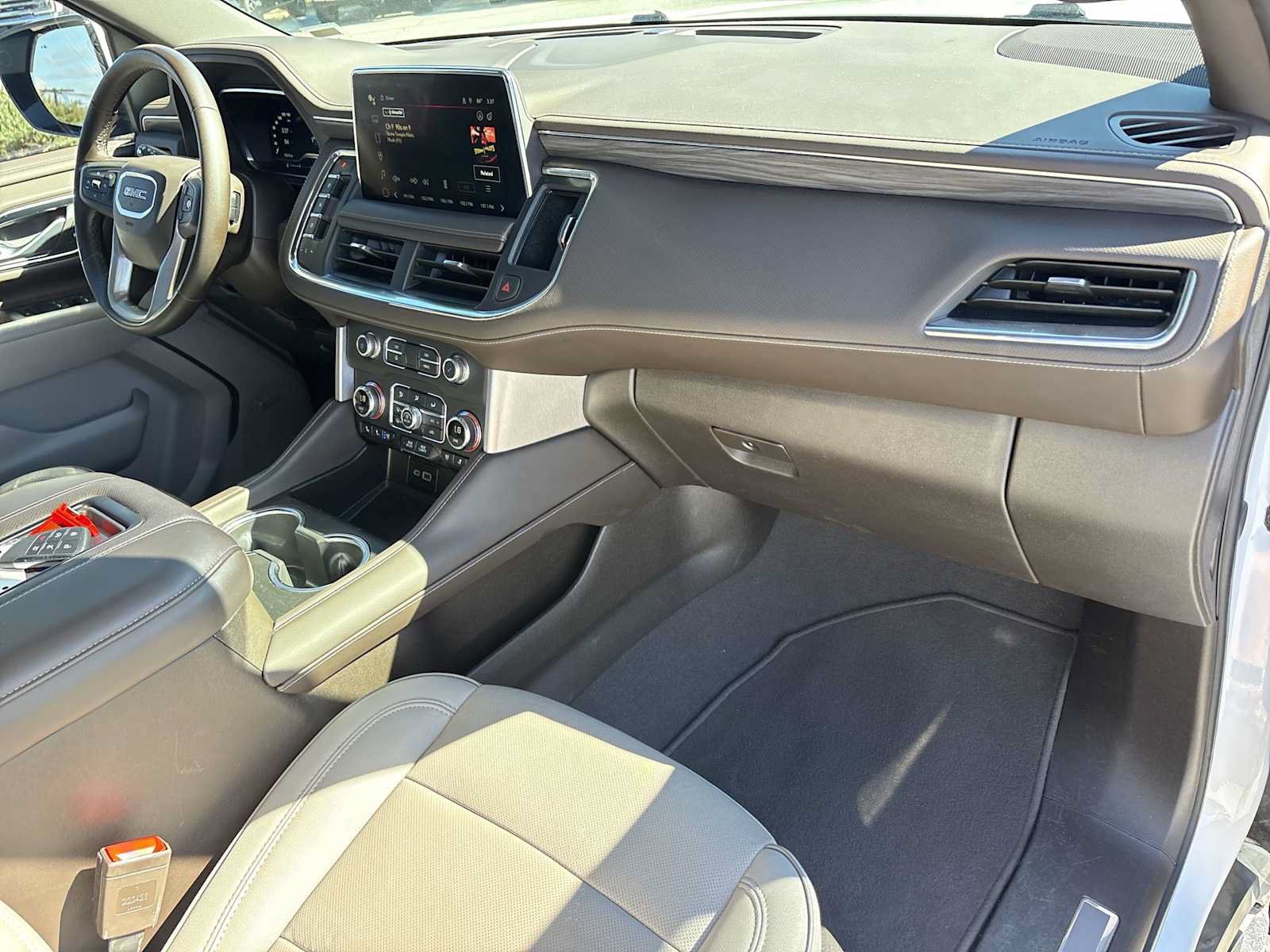 Used 2024 GMC Yukon SLT RWD image 28