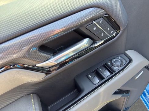 Used 2022 Chevrolet Silverado 1500 ZR2 image 12