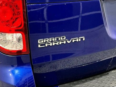 Used 2018 Dodge Grand Caravan SE w/ UConnect Hands-Free Group image 41