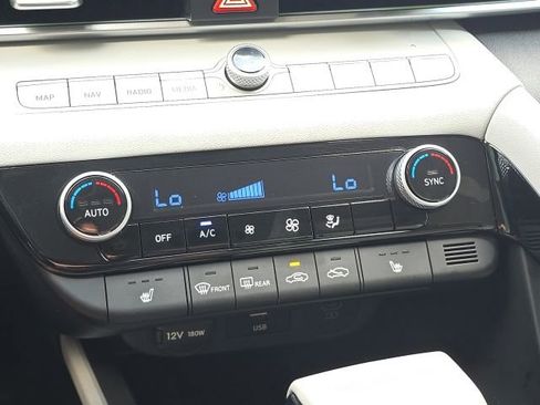 Used 2025 Hyundai Elantra Limited FWD image 33