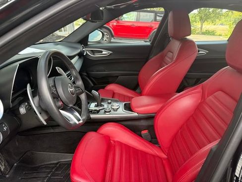 Used 2025 Alfa Romeo Giulia AWD w/ Veloce Package AWD image 15