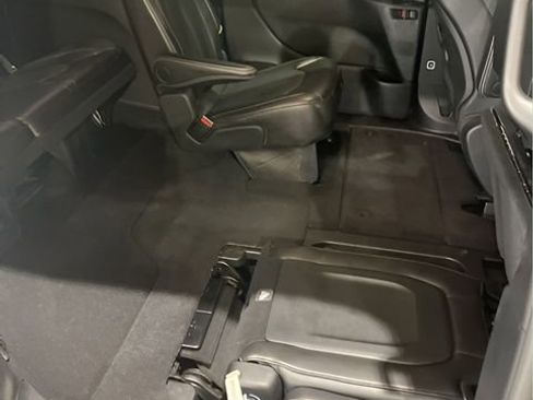 Used 2025 Chrysler Pacifica Select AWD/4WD image 27