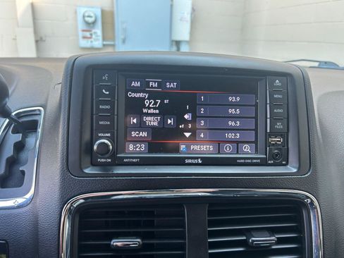 Used 2019 Dodge Grand Caravan SXT FWD image 21