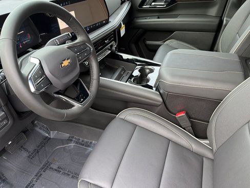 New 2026 Chevrolet Suburban Premier w/ Sun And Tow Package AWD/4WD image 8