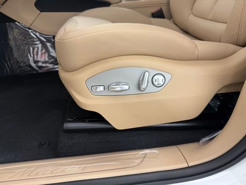 Certified 2026 Porsche Macan AWD/4WD image 24